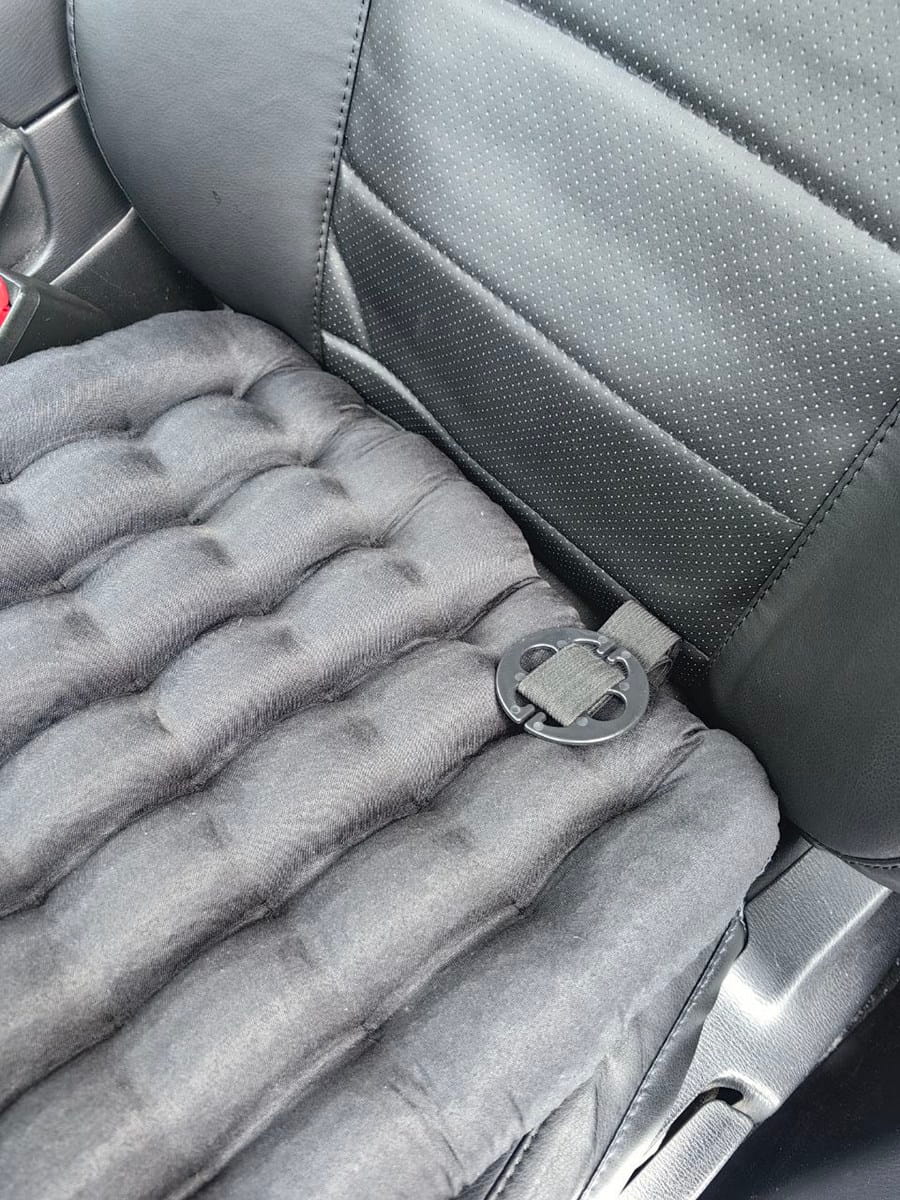 снимок Подушка автомобильная на сиденье "АВТО-БИО" черная 50*45 с креплением от магазина BIO-TEXTILES ОПТ