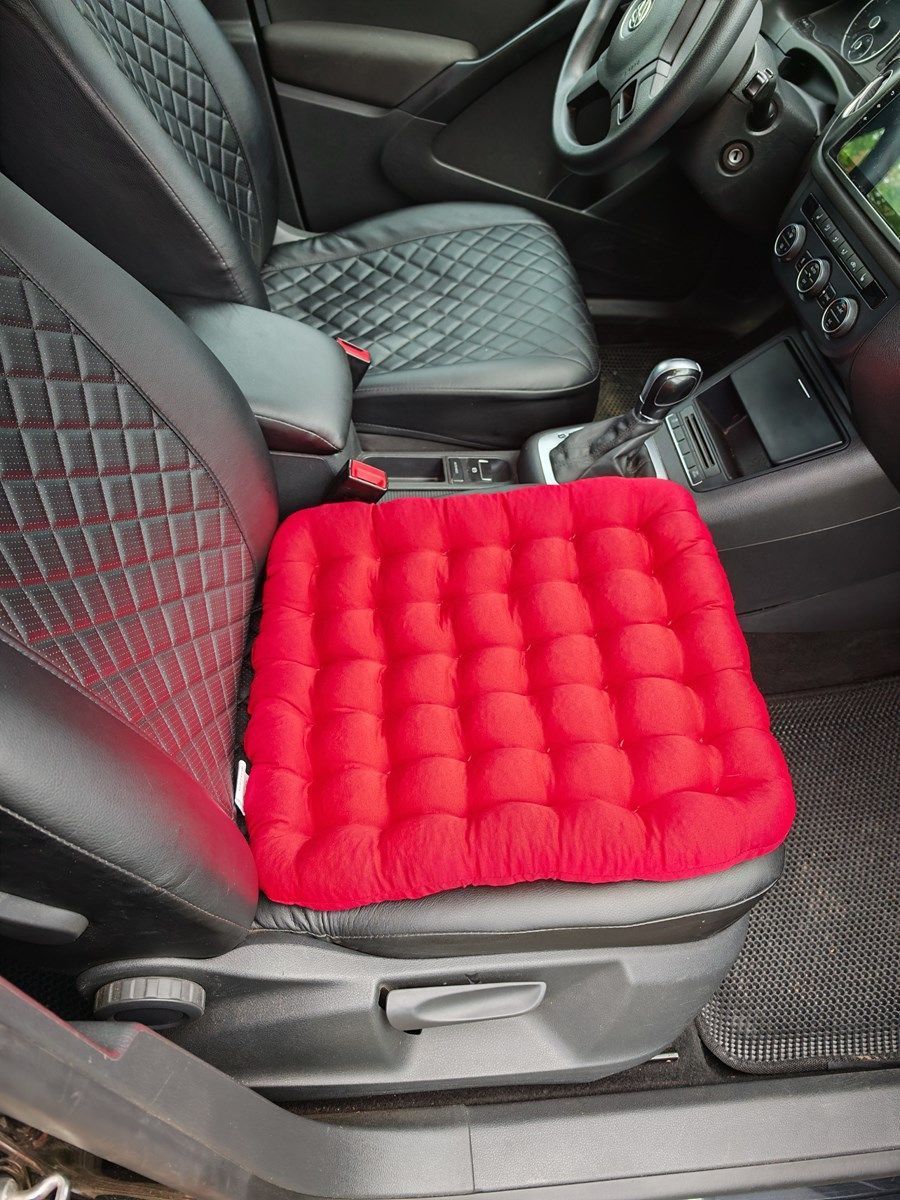 снимок Подушка автомобильная на сиденье "АВТО-БИО" красная 50*45 от магазина BIO-TEXTILES ОПТ