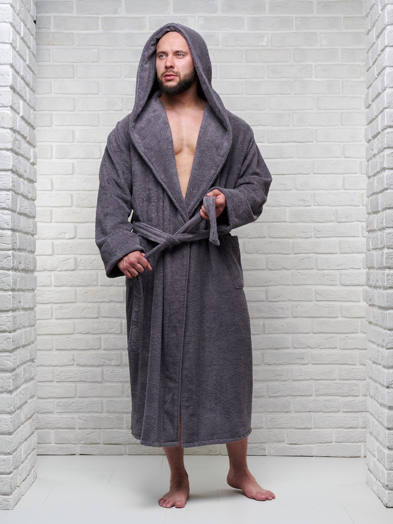 снимок Халат мужской махровый PandaHug с капюшоном, темно-серый от магазина BIO-TEXTILES ОПТ