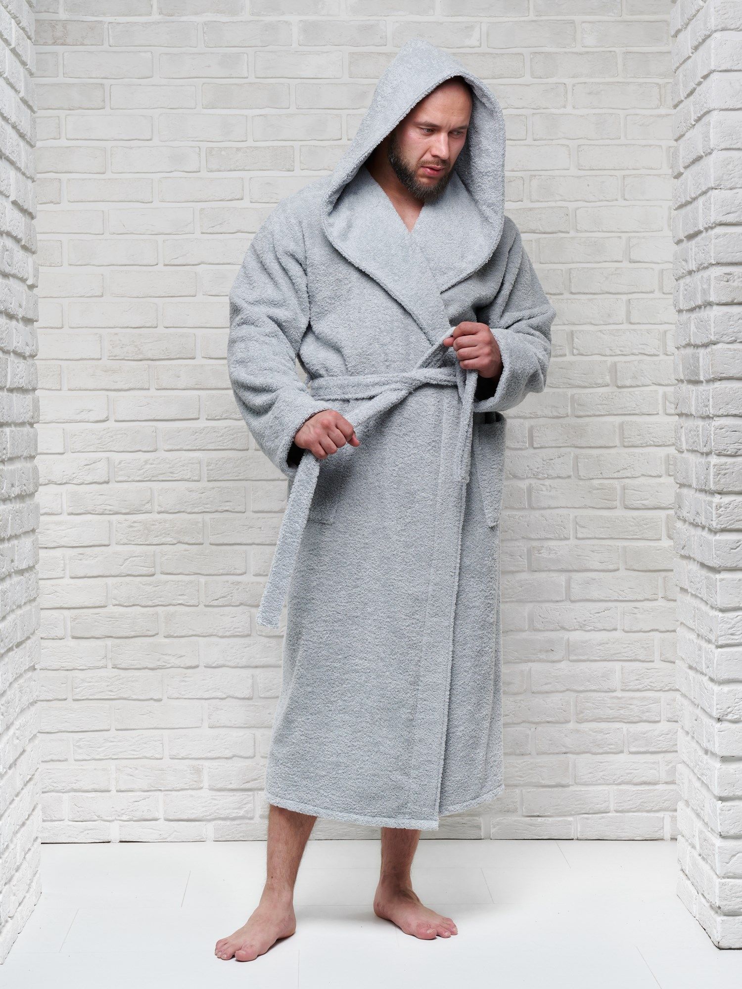 снимок Халат мужской махровый PandaHug с капюшоном, светло-серый от магазина BIO-TEXTILES ОПТ
